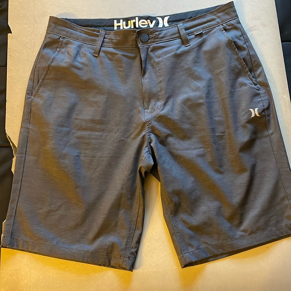 Hurley hybrid shorts, size 32
